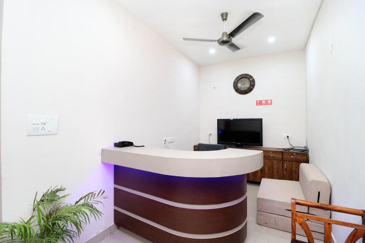 Oyo 14832 Hotel Rooftop Panchkula Exterior foto