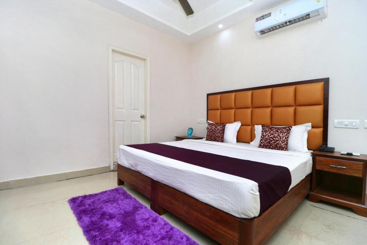 Oyo 14832 Hotel Rooftop Panchkula Exterior foto