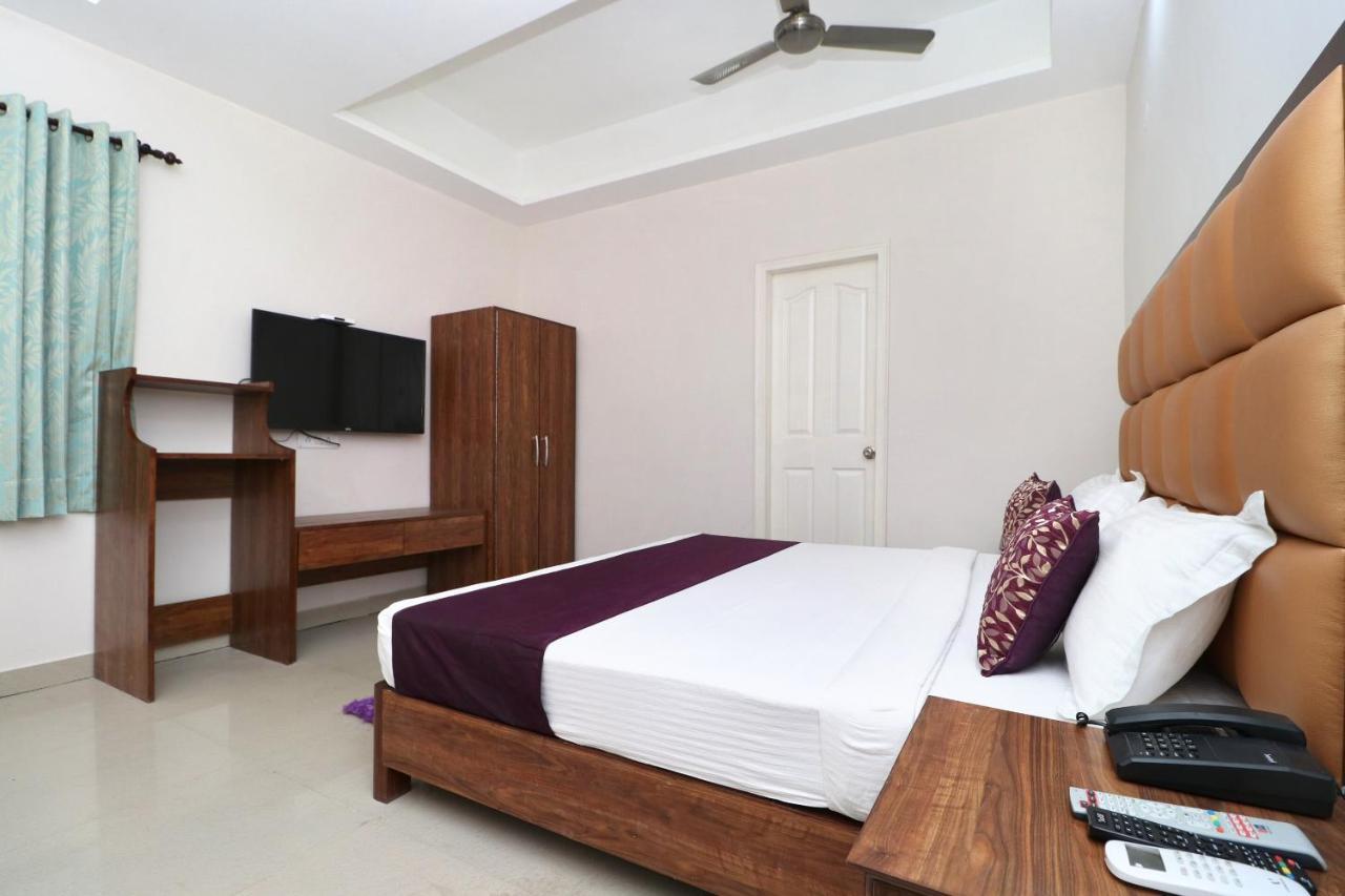 Oyo 14832 Hotel Rooftop Panchkula Exterior foto