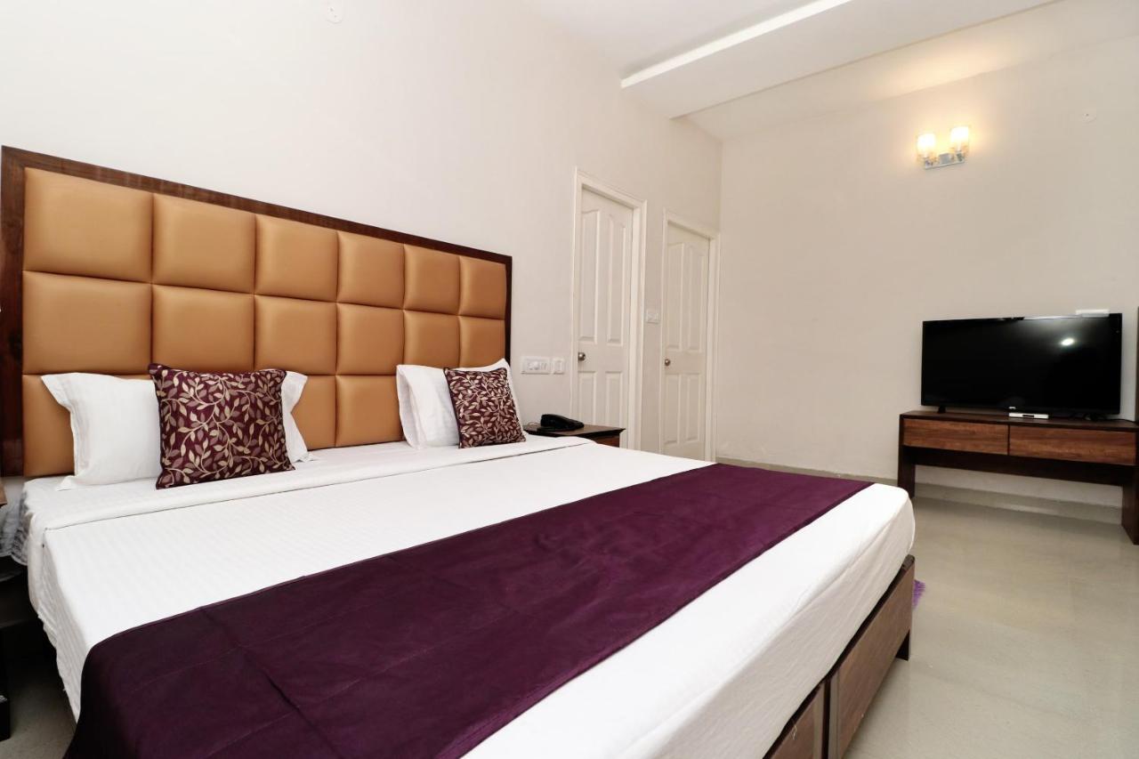 Oyo 14832 Hotel Rooftop Panchkula Exterior foto
